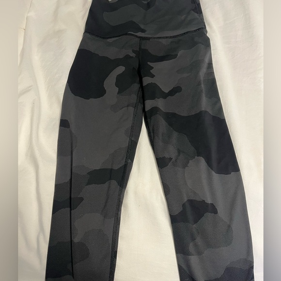 camo leggins, size smalll - Picture 1 of 2